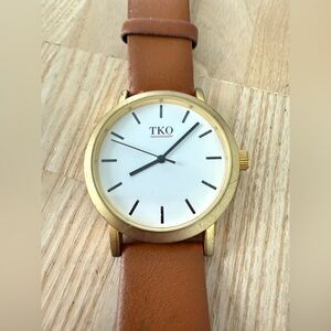 TKO men’s gold tone fashion watch NEW BATTERY